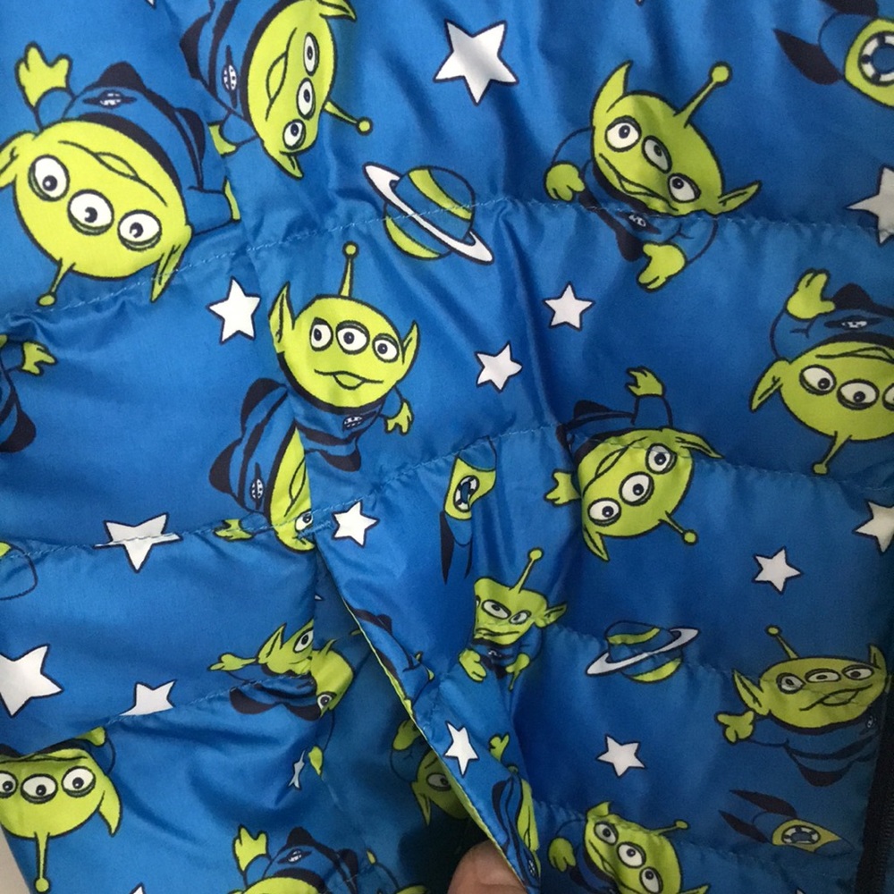 Limited Edition—UNIQLO/DISNEY warm padded parka/jacket/coat - Picture 3 of 5